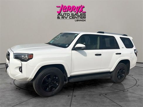 Used 2024 Toyota 4Runner SR5 Premium image 2
