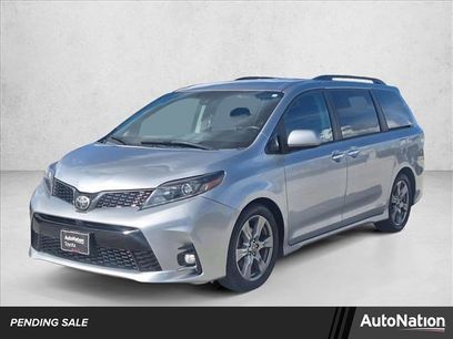 Used 2018 Toyota Sienna SE