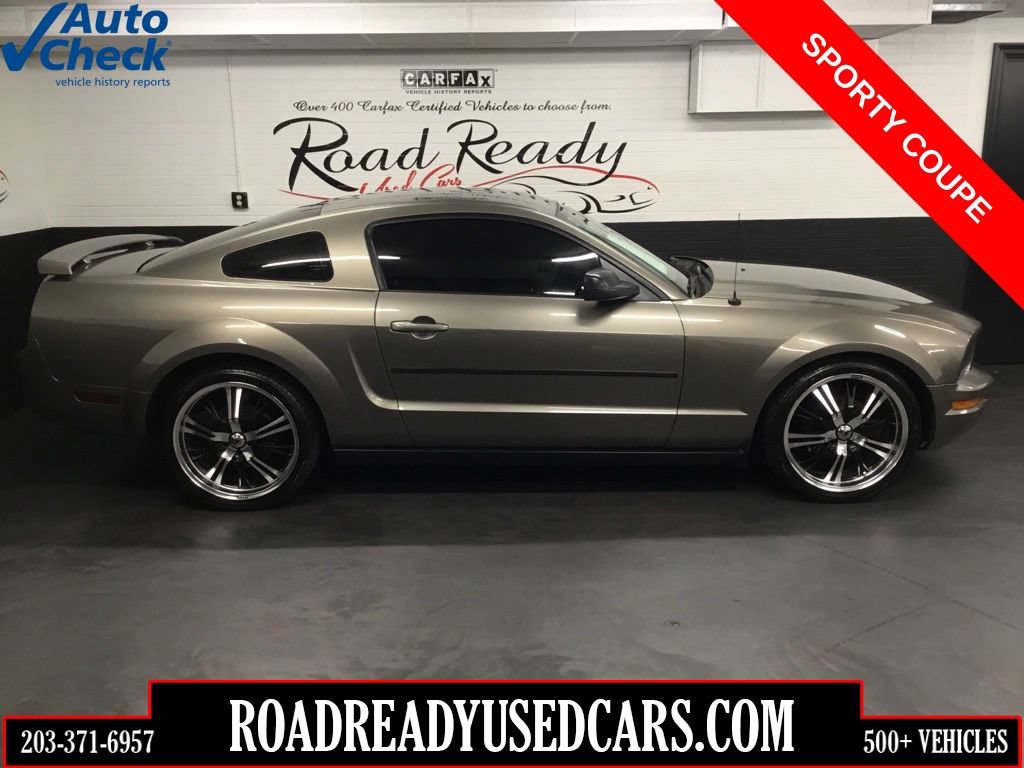 Used 2005 Ford Mustang Premium RWD image 1
