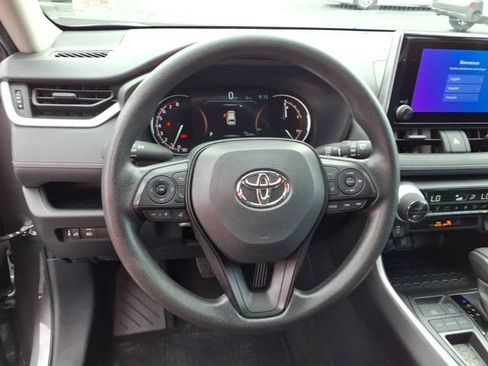 Used 2025 Toyota RAV4 XLE FWD image 7
