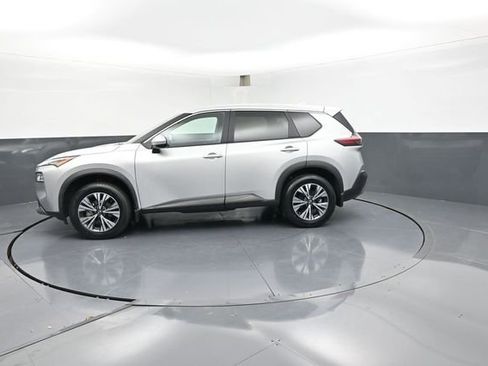 Used 2023 Nissan Rogue SV image 4