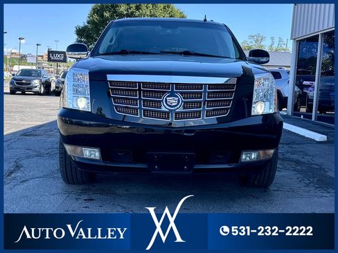 Used 2011 Cadillac Escalade ESV Premium image 11