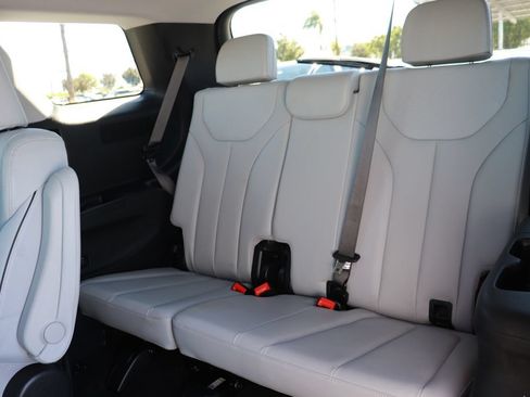 Used 2025 Hyundai Palisade SEL FWD image 15