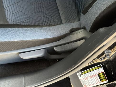 Used 2025 Nissan Versa SV FWD image 21