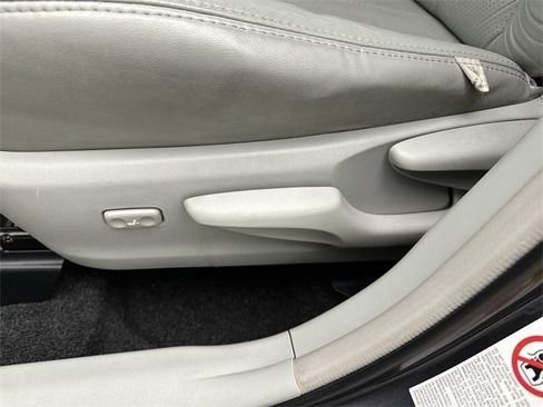 Used 2014 Toyota Prius V Three image 12