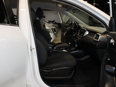 Used 2020 Kia Sorento LX image 13