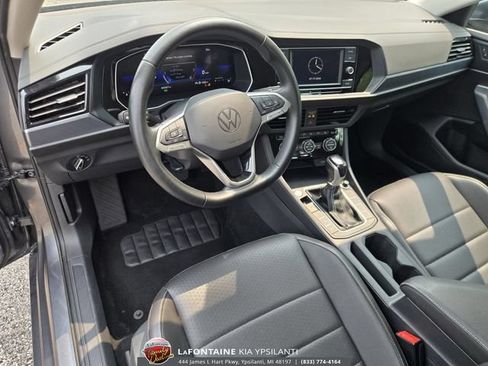 Used 2024 Volkswagen Jetta SE FWD image 19