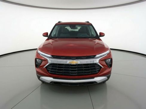 Used 2025 Chevrolet TrailBlazer LT image 2