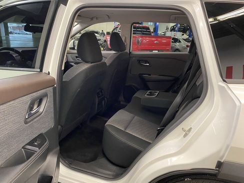 Used 2023 Nissan Rogue SV image 17