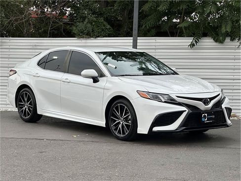 Used 2023 Toyota Camry SE FWD image 8
