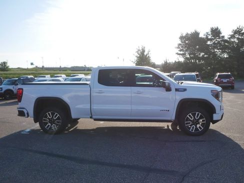 Used 2022 GMC Sierra 1500 AT4 w/ AT4 Premium Package AWD/4WD image 4