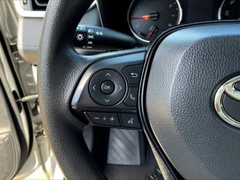 Used 2021 Toyota RAV4 LE FWD image 20