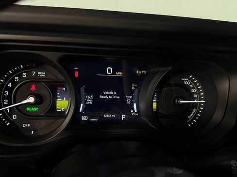 Used 2025 Jeep Wrangler Unlimited Sahara w/ Safety Group AWD/4WD image 14