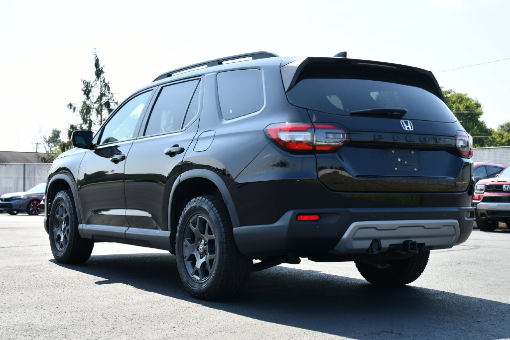 Used 2025 Honda Pilot TrailSport image 5
