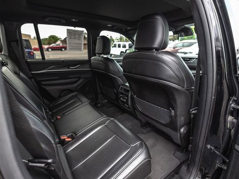 Used 2024 Jeep Grand Cherokee Limited w/ Luxury Tech Group II AWD/4WD image 30