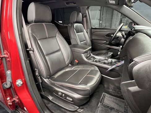 Used 2023 Chevrolet Traverse RS image 4