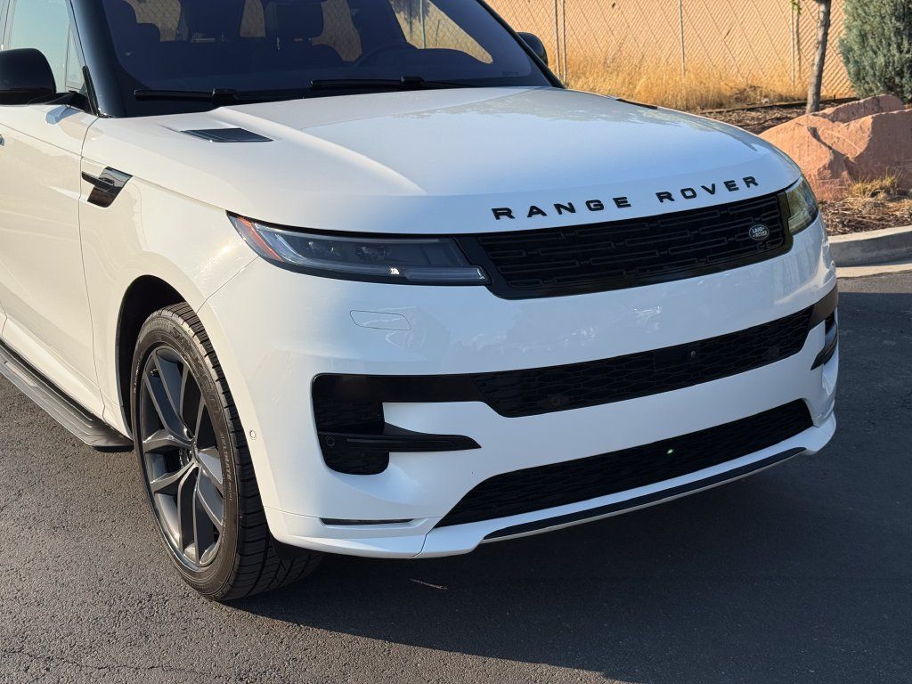Used 2023 Land Rover Range Rover Sport SE Dynamic AWD/4WD image 3