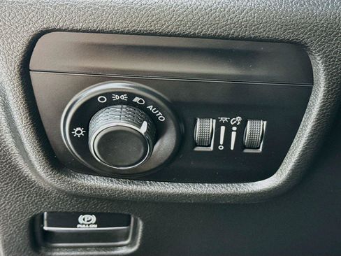 Used 2023 Jeep Grand Cherokee Altitude AWD/4WD image 14