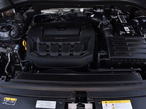 Used 2023 Volkswagen Tiguan SE w/ Panoramic Sunroof Package image 26