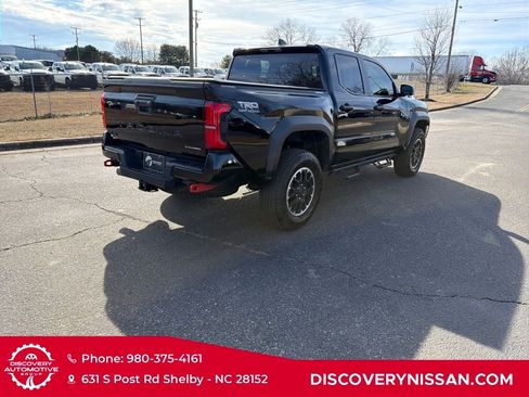 Used 2024 Toyota Tacoma TRD Off-Road image 7