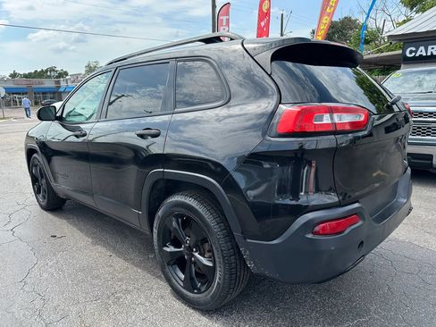 Used 2016 Jeep Cherokee Sport FWD image 7