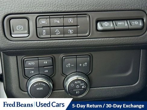 Used 2024 GMC Yukon Denali image 12