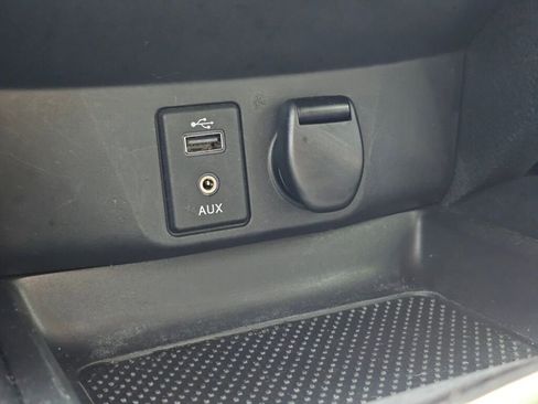 Used 2017 Nissan Rogue SV image 31