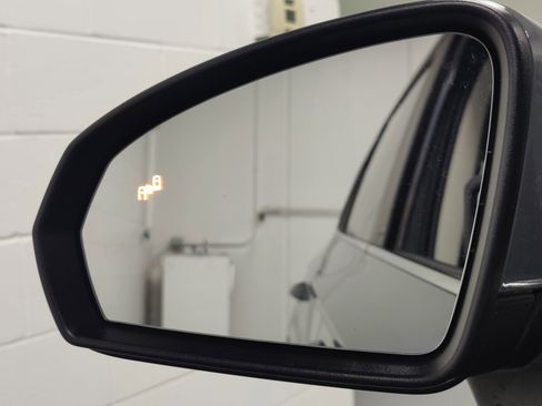 Used 2024 Volkswagen Taos SEL image 10