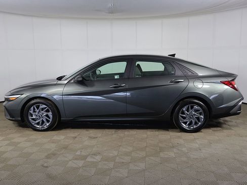 Used 2024 Hyundai Elantra SEL FWD image 12