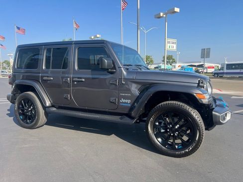 Used 2022 Jeep Wrangler Unlimited Sahara AWD/4WD image 9