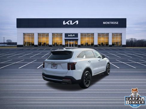 Used 2024 Kia Sorento S FWD image 7