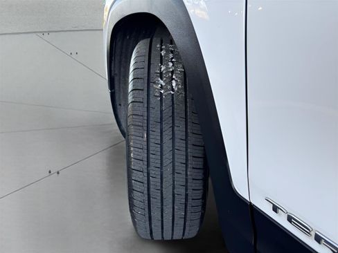 Used 2022 GMC Terrain SLT AWD/4WD image 30