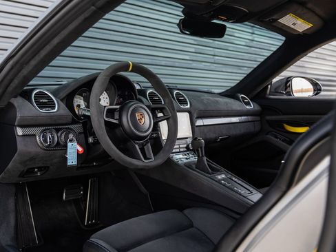 Used 2023 Porsche 718 Cayman GT4 RS RWD image 4