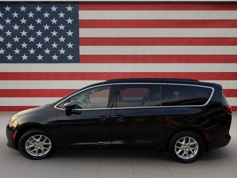 Used 2021 Chrysler Voyager Lxi image 4