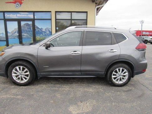 Used 2019 Nissan Rogue SV image 4