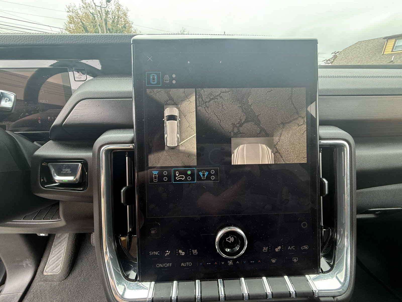 Used 2025 GMC Yukon XL Denali AWD/4WD image 13