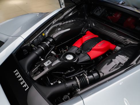 Used 2021 Ferrari F8 Tributo RWD image 39