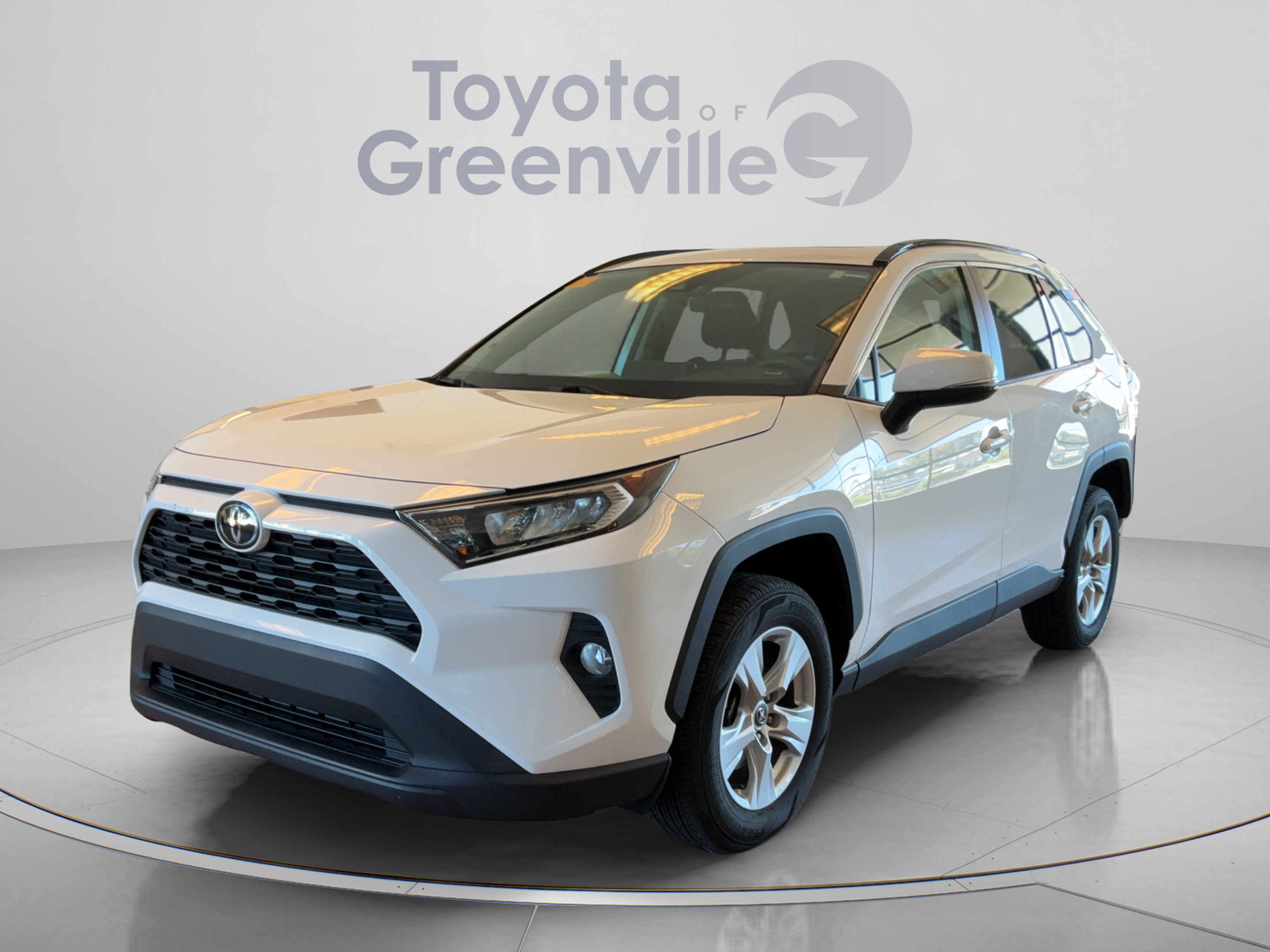 Used 2021 Toyota RAV4 XLE w/ Convenience Package FWD image 1