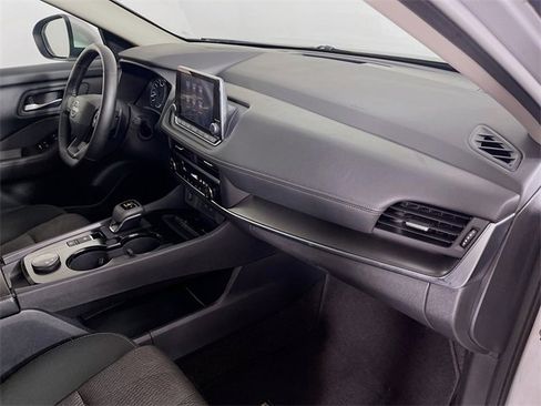 Used 2025 Nissan Rogue SV image 28