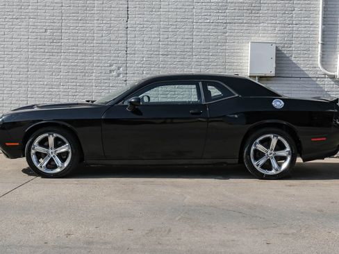 Used 2018 Dodge Challenger R/T RWD image 10
