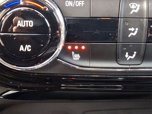 Certified 2024 Chevrolet Trax RS w/ Driver Confidence Package image 19