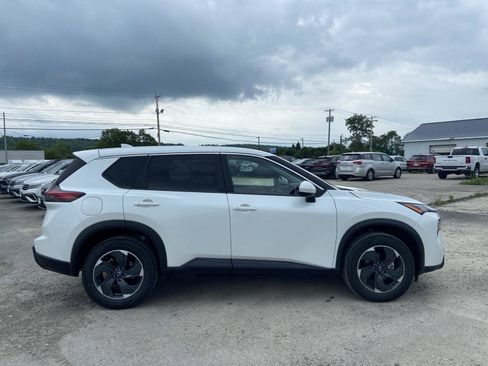 Used 2025 Nissan Rogue SV AWD/4WD image 6