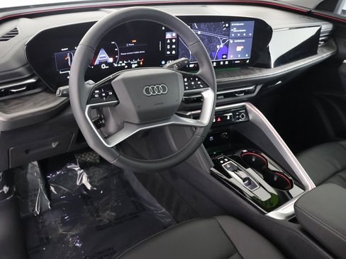 Used 2025 Audi Q5 Premium w/ Convenience Package image 2