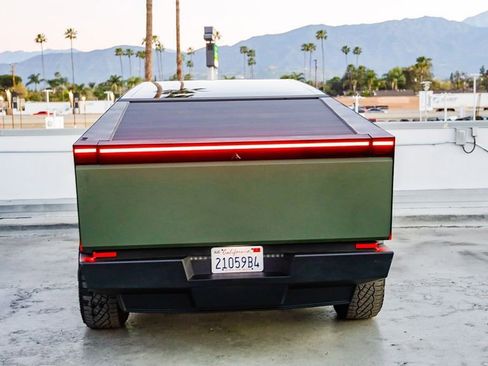 Used 2024 Tesla Cybertruck AWD Crew Cab image 8