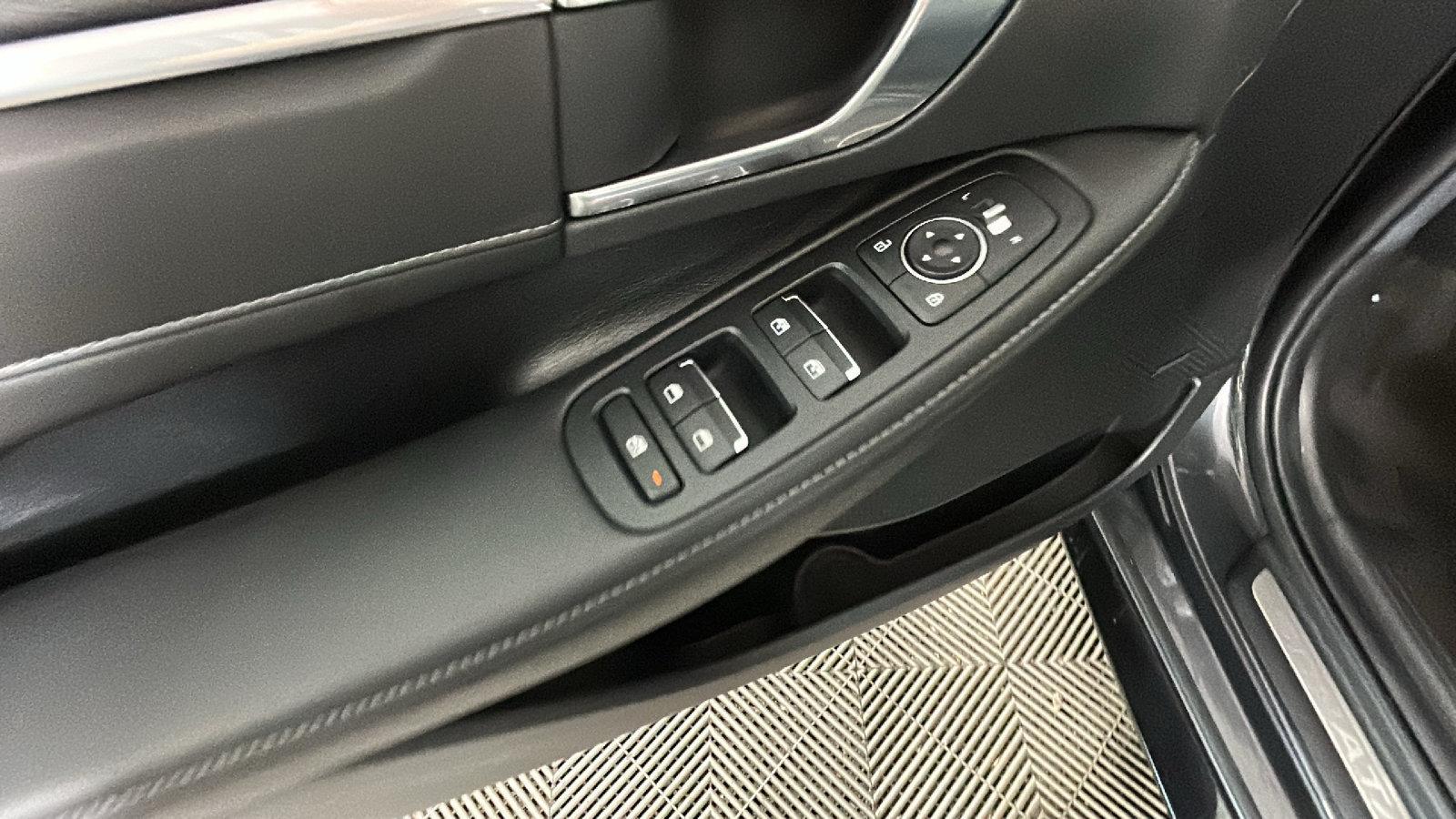 Used 2023 Hyundai Sonata Limited w/ Cargo Package FWD image 13