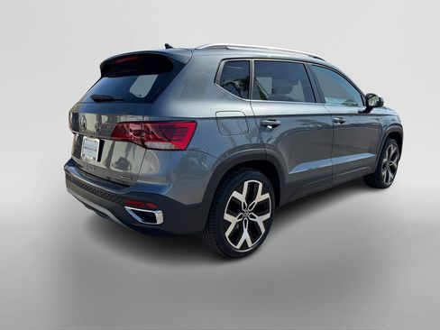 Used 2022 Volkswagen Taos SEL w/ Panoramic Sunroof Package image 5