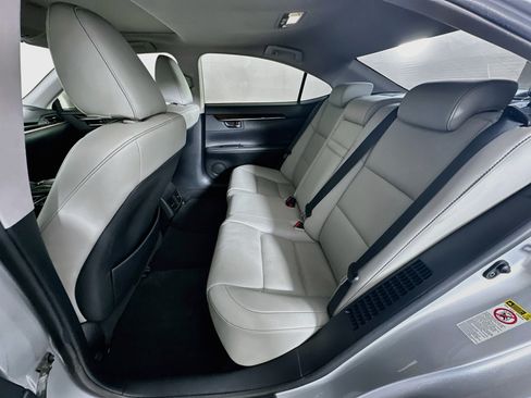 Used 2018 Lexus ES 300h w/ Navigation Package FWD image 30