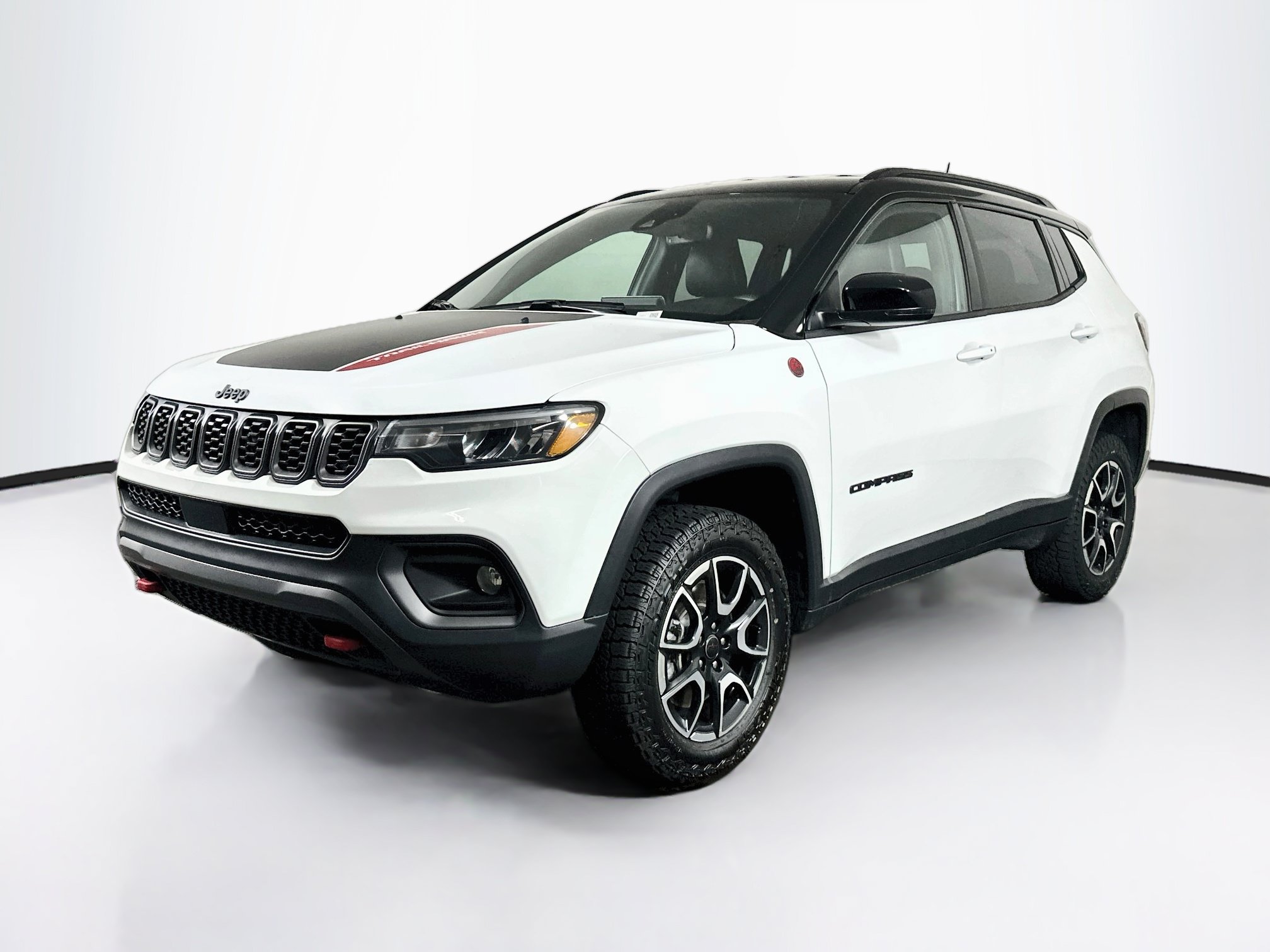 Used 2025 Jeep Compass Trailhawk AWD/4WD image 3