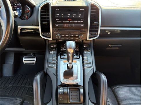 Used 2017 Porsche Cayenne S AWD/4WD image 18