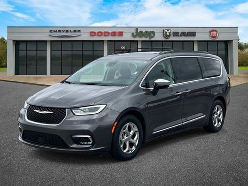Used 2023 Chrysler Pacifica Limited FWD image 12